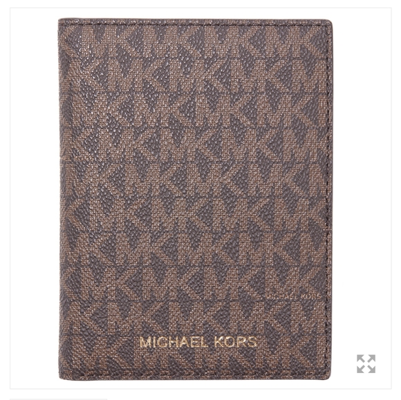 Michael Kors Handbags - NWT MICHAEL KORS Bedford Travel Wallet